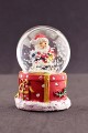 Yılbaşı Hediyesi 2023 Temalı  Noel Baba Mini Boy Işıklı Kar Küresi 6,5 cm 1A