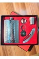 Çelik Matara Konyak Hediye Seti Kabartma Kareli VİP Çok Amaçlı Çakı ve Pusula Anahtarlıklı İçki