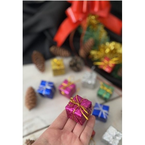 12 Adet Hediye Paketi  Renkli Noel  Yılbaşı Çam Ağacı Süsü 3 cm