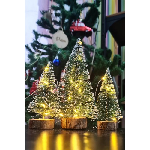 3’lü Mini Masa Üstü Yılbaşı Ağacı Seti (15 cm – 10 cm – 8 cm) | Dekoratif LED Işıklı Çam Ağaçları