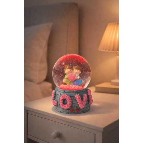 Aşk Temalı Led Işıklı Kar Küresi 9 cm – Romantik & Anlamlı Sevgili Hediyesi 