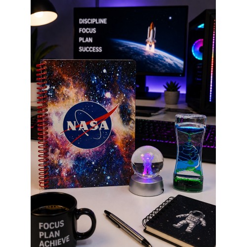 NASA Masa Üstü Hediye Seti – Spiralli Defter, Astronot Kristal Küre LED Lamba, Damla Zamanlayıcı
